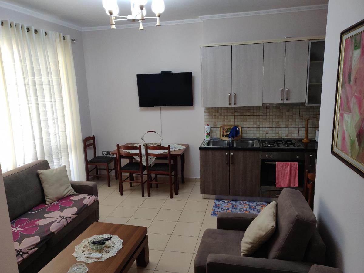 2 Bedrooms Qerret *